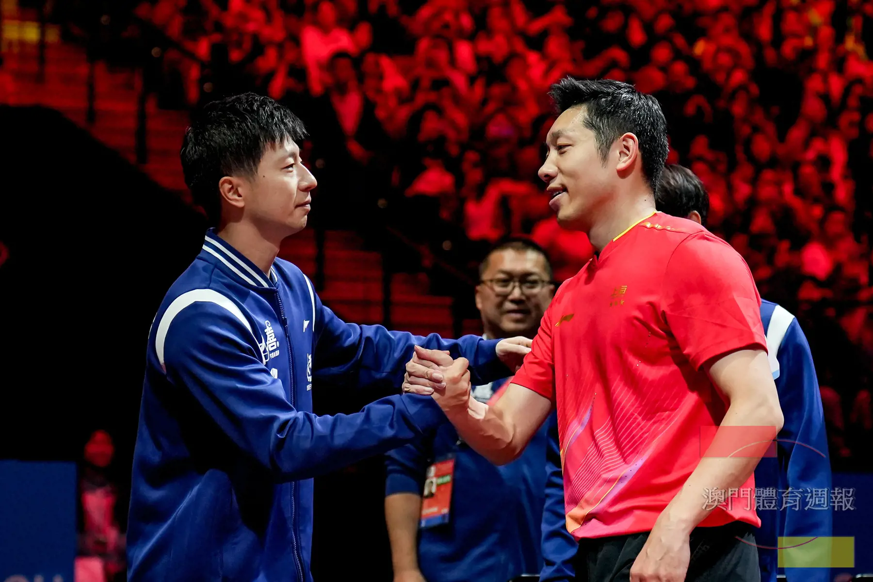 副2 中國乒協副主席馬龍與亞洲乒聯副主席許昕賽後握手致敬.jpg